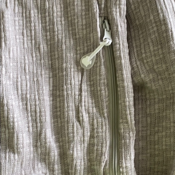 Sholdit Infinity Scarf with Zippered Pouch - Picture 3 of 4